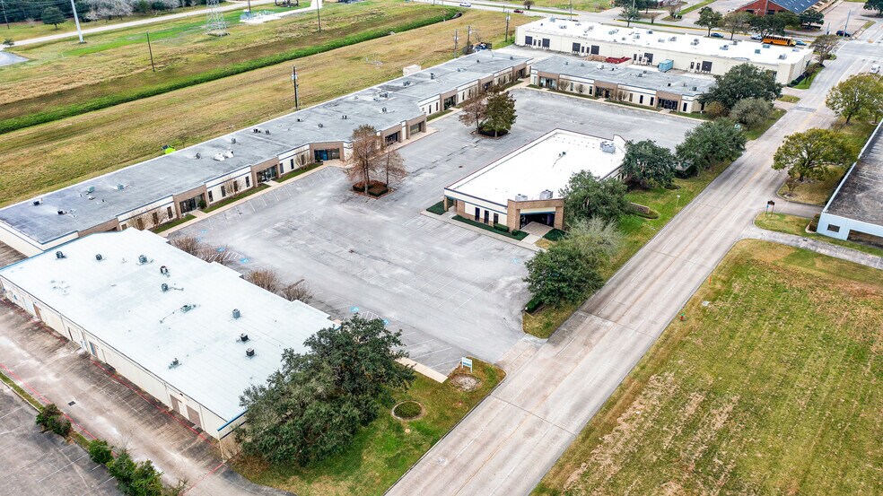 More Photos Of 1010-1020 Hercules Ave, Houston Unknown For Lease