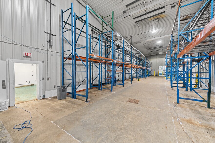 More Photos Of 4206 Mercantile Ave, Naples Distribution For Lease