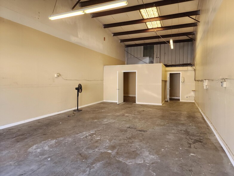 Primary Photo Of 13625 50th Way N, Clearwater Warehouse For Lease