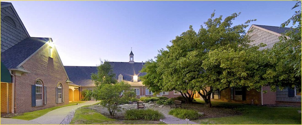 More Photos Of 5777 W Maple Rd, West Bloomfield Medical For Lease