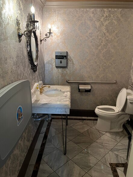 More Photos Of 117 S French Ave, Sanford Restaurant For Sale