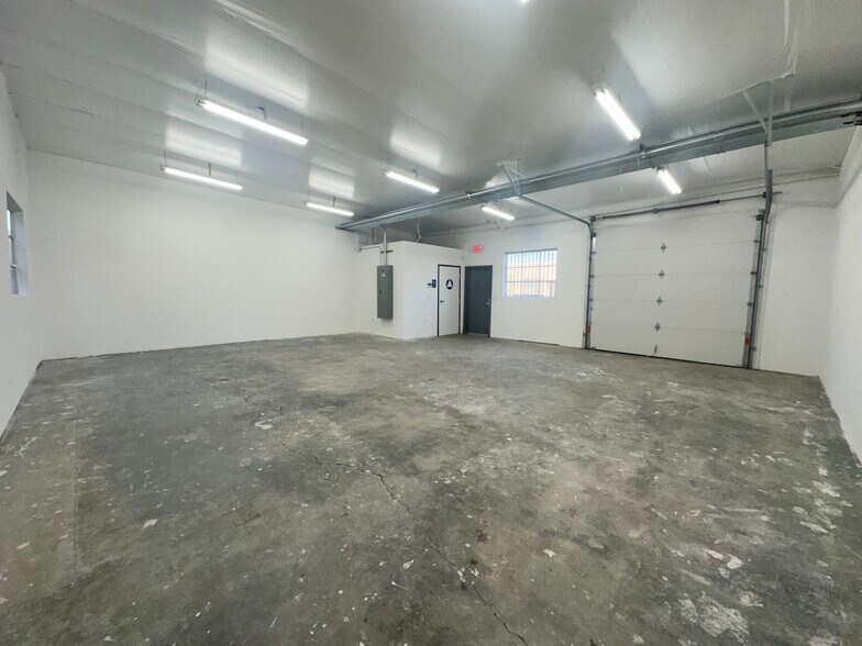 More Photos Of 7955 Haskell Ave, Van Nuys Warehouse For Lease