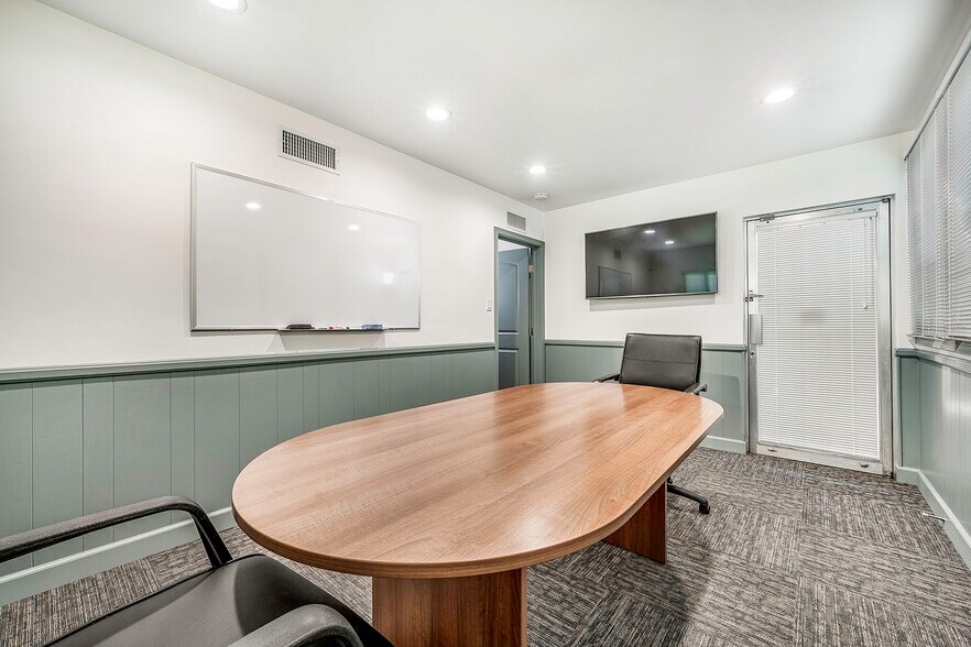 More Photos Of 1324-1332 N Avalon Blvd, Wilmington Office For Lease