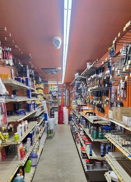 More Photos Of 242 Vineyard Haven Rd, Edgartown Storefront For Sale