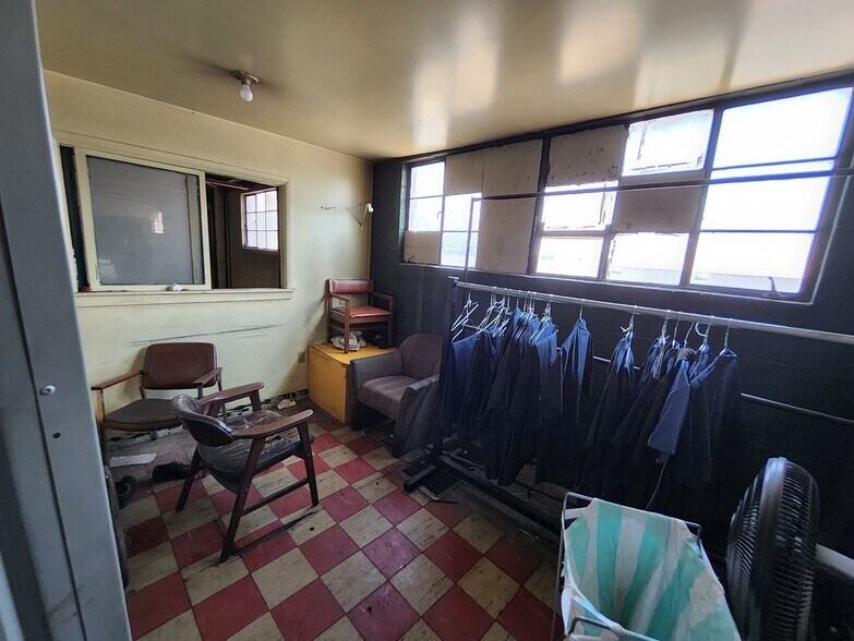 More Photos Of 1835 S State St, Salt Lake City Auto Repair For Sale