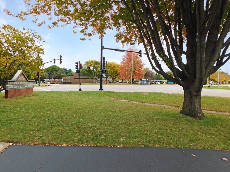 More Photos Of 3400 N Rockton Ave, Rockford Office For Lease