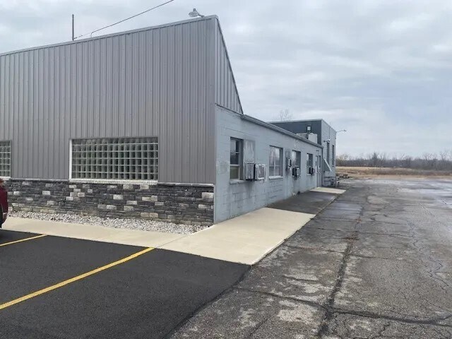 More Photos Of 600 Fillmore St, Napoleon Manufacturing For Lease