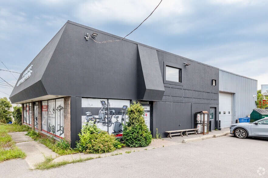 More Photos Of 2190 Boul Des Laurentides, Laval General Retail For Sale