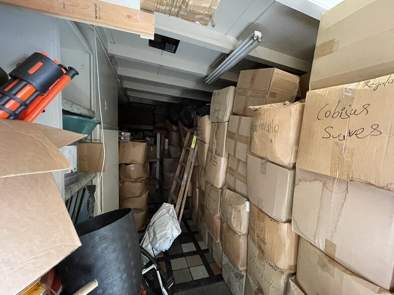 More Photos Of 1854 W 17th St, Santa Ana Freestanding For Sale