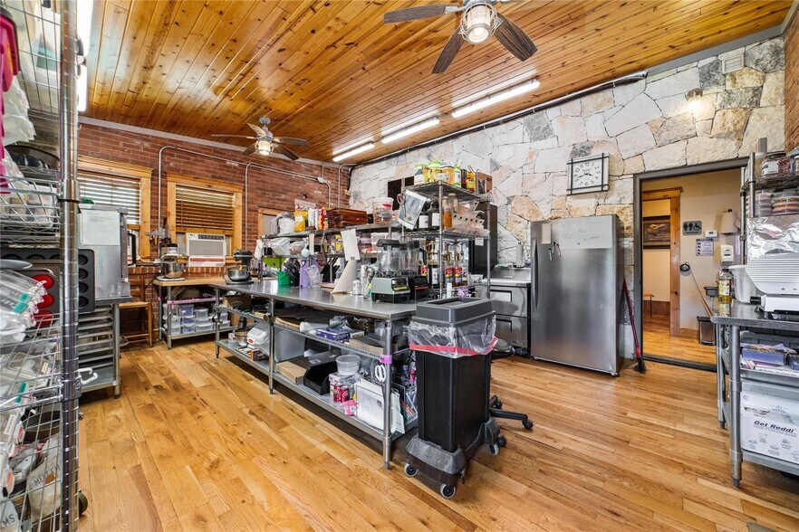 More Photos Of 301 E Brown St, San Saba Freestanding For Sale