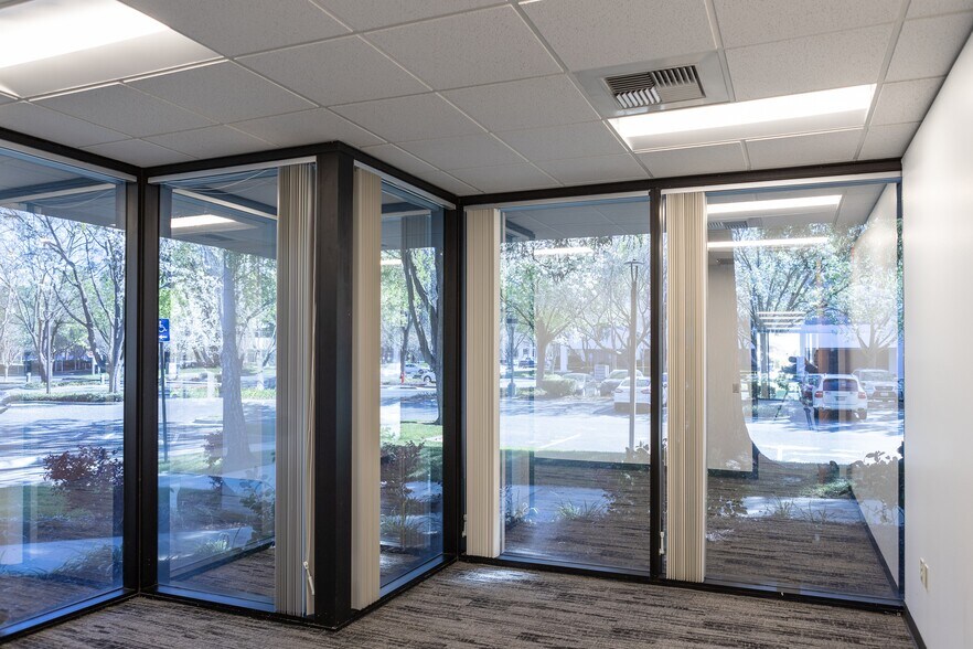 More Photos Of 2535 Capitol Oaks Dr, Sacramento Office For Lease