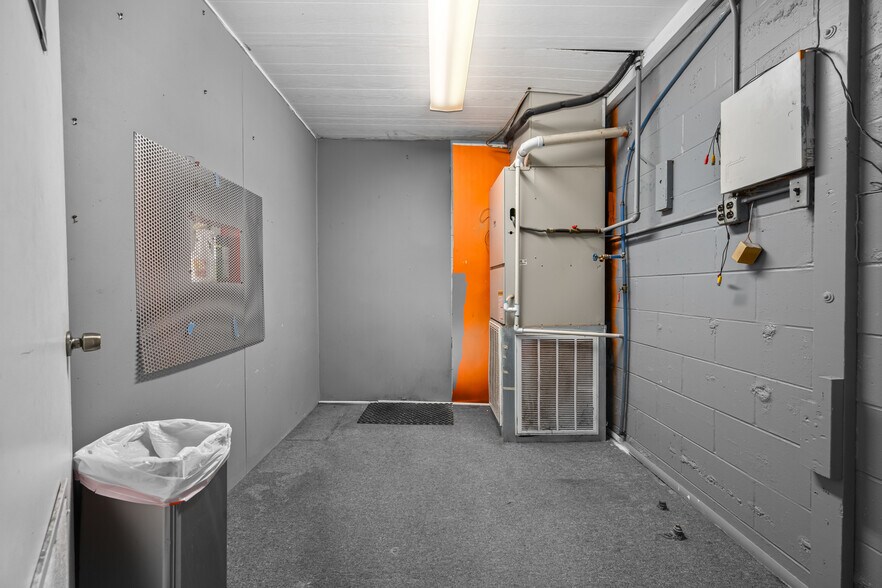 More Photos Of 518 Hillsboro Blvd, Manchester Storefront Retail Office For Sale