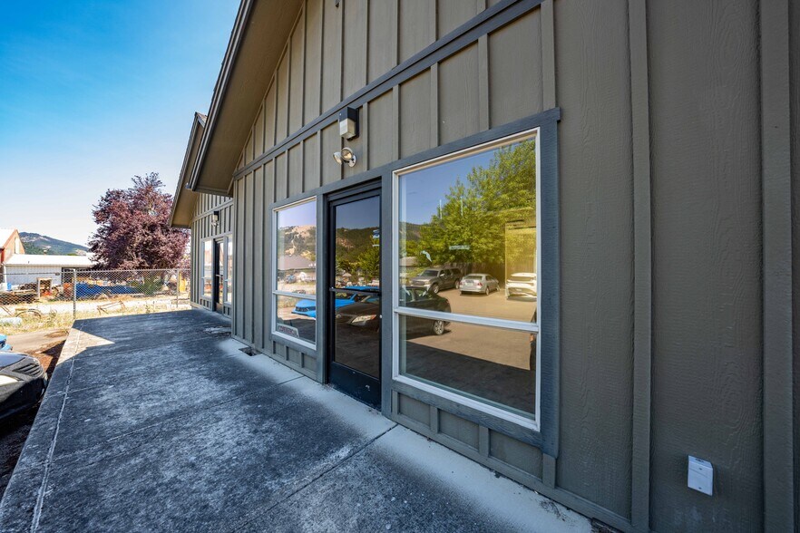 More Photos Of 209 S Old Pacific Hwy, Myrtle Creek Office For Sale