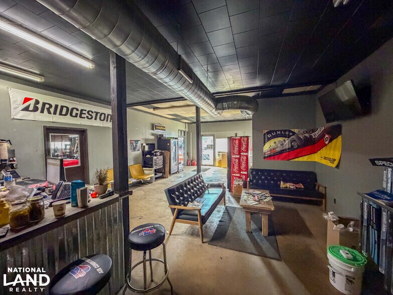 More Photos Of SR-5 S, Marion General Retail For Sale