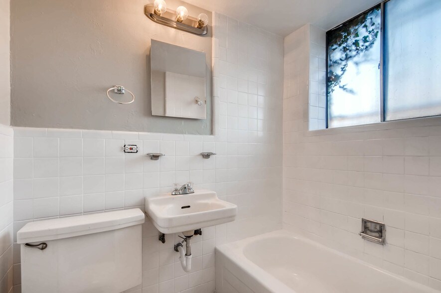 More Photos Of 1695 Clinton St, Aurora Apartments For Sale