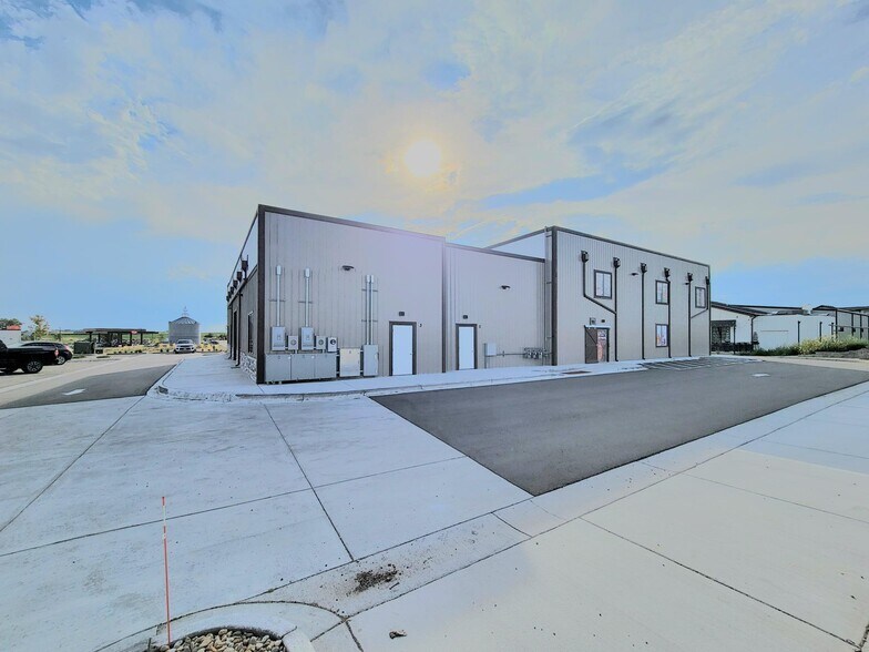 More Photos Of 2116 Picture Point Drive Dr, Windsor Storefront Retail Office For Lease