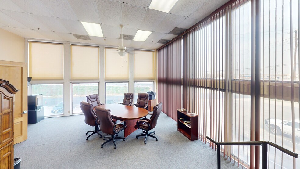 More Photos Of 4818 E IH-10, San Antonio Warehouse For Lease