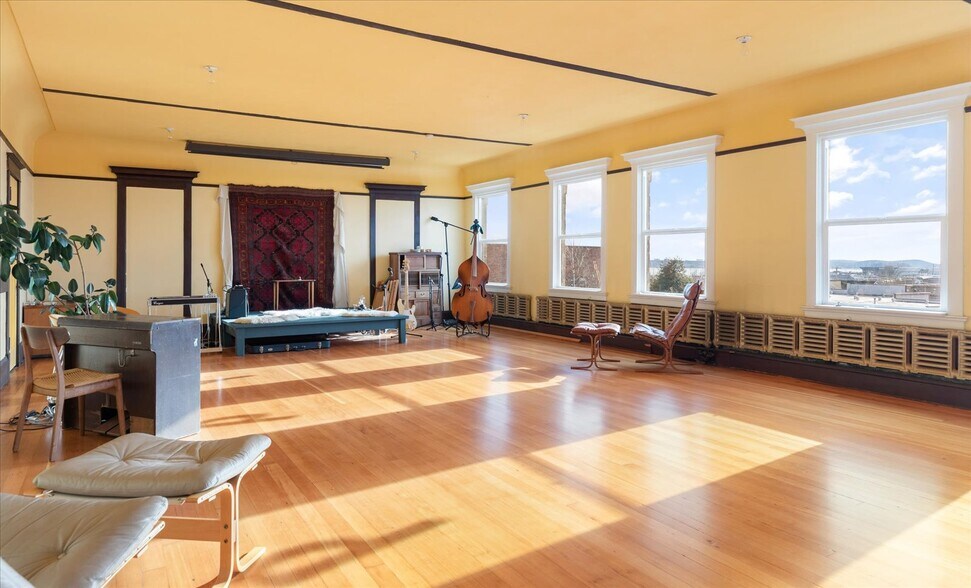 More Photos Of 619 Commercial Ave, Anacortes Storefront Retail Office For Sale