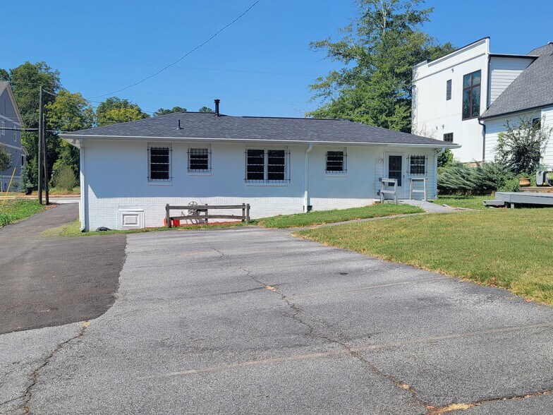 More Photos Of 135 Palm St, Holly Springs Office Residential For Lease