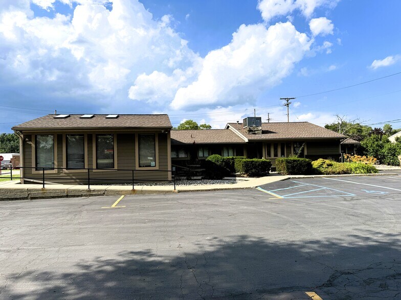 More Photos Of 5685 Highland Rd, Waterford Medical For Sale