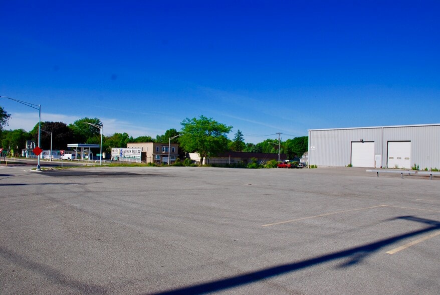 More Photos Of 10 Mt Read Blvd, Rochester Light Distribution For Lease