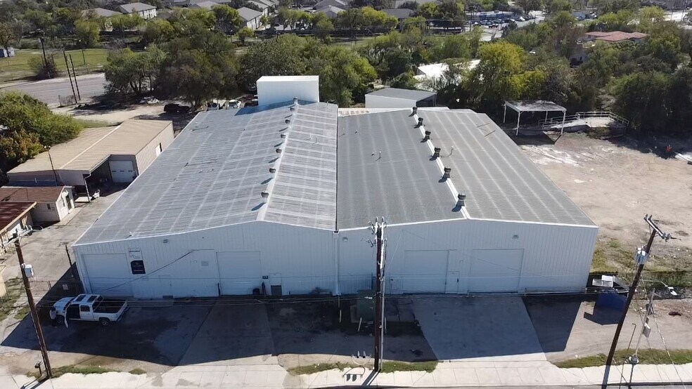 More Photos Of 2833 Roosevelt Ave, San Antonio Warehouse For Lease