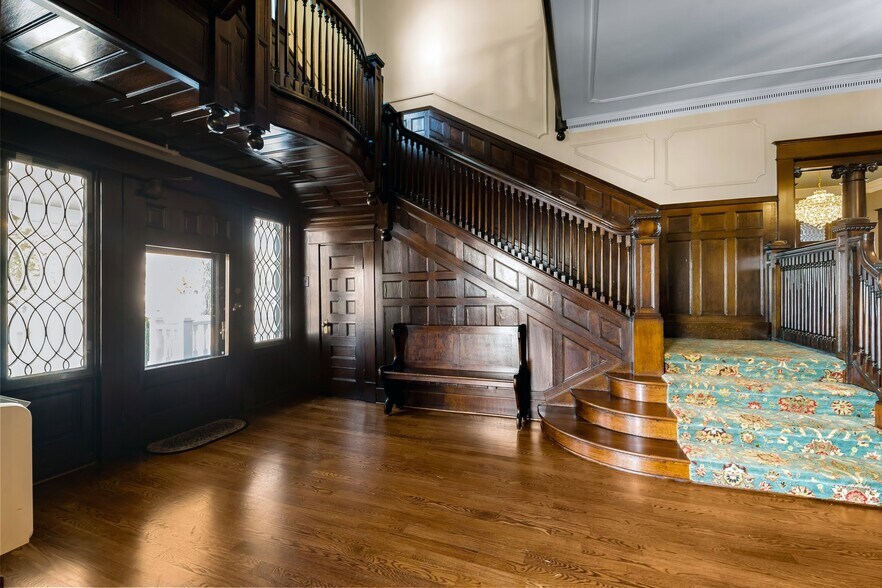 More Photos Of 738 E Main St, Belhaven Hotel For Sale