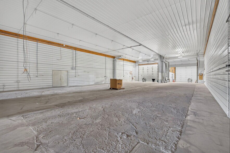 More Photos Of 287 Evergreen Rd, Strafford Industrial For Lease