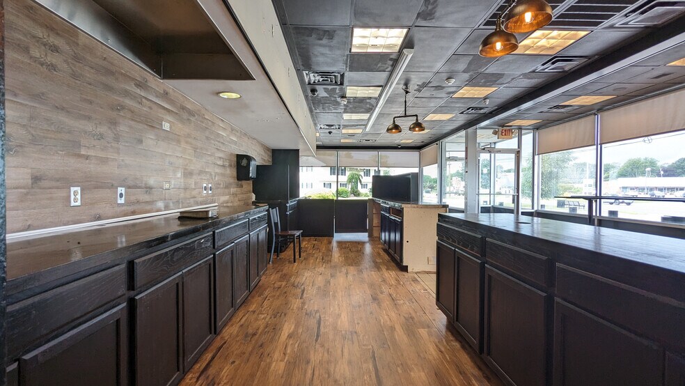 More Photos Of 744 Boston Post Rd, Old Saybrook General Retail For Sale