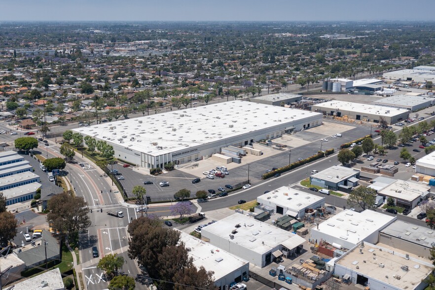 Primary Photo Of 601-605 W Dyer Rd, Santa Ana Manufacturing For Lease