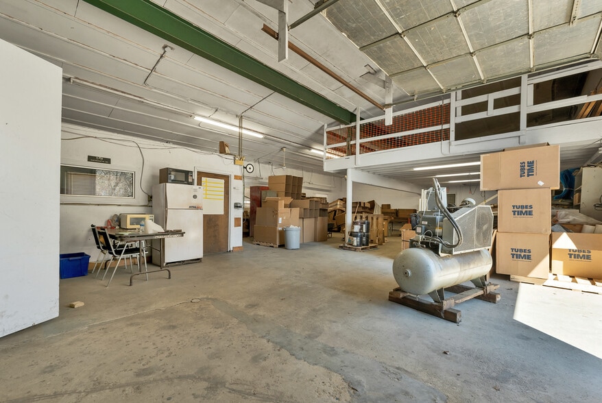 More Photos Of 55 Maynesboro St, Berlin Industrial For Sale