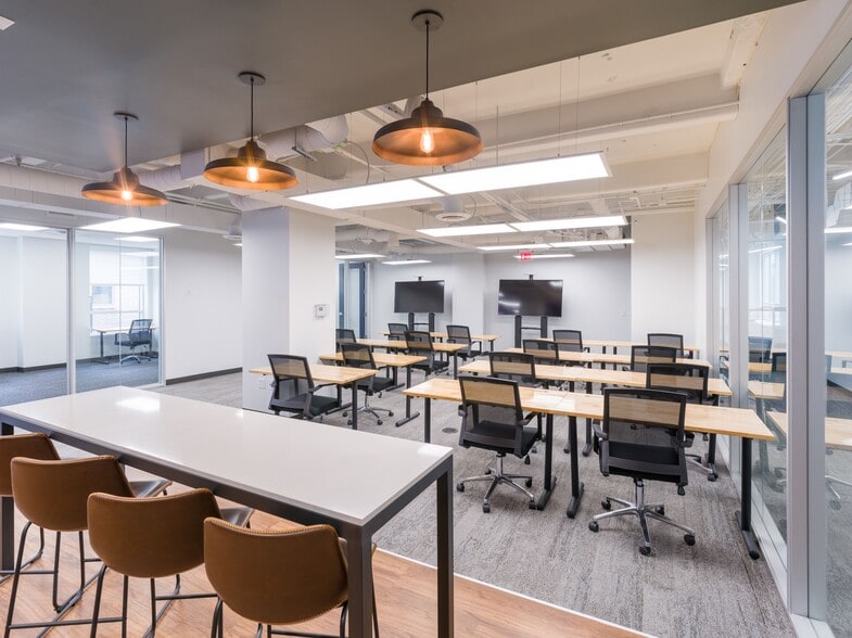 More Photos Of 2828 N Central Ave, Phoenix Loft Creative Space For Sale