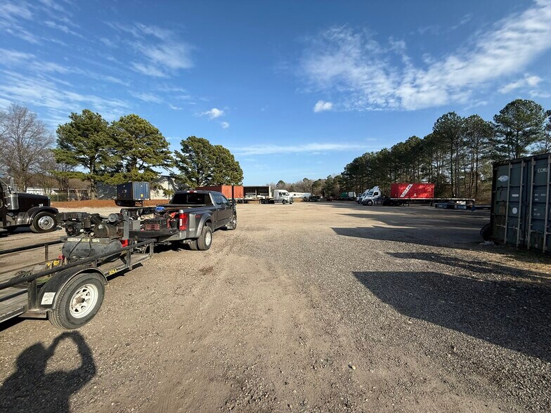 More Photos Of 3317 Business Center Dr, Chesapeake Service For Lease