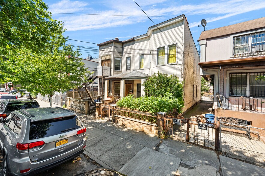 More Photos Of 108 Veronica Pl, Brooklyn Land For Sale