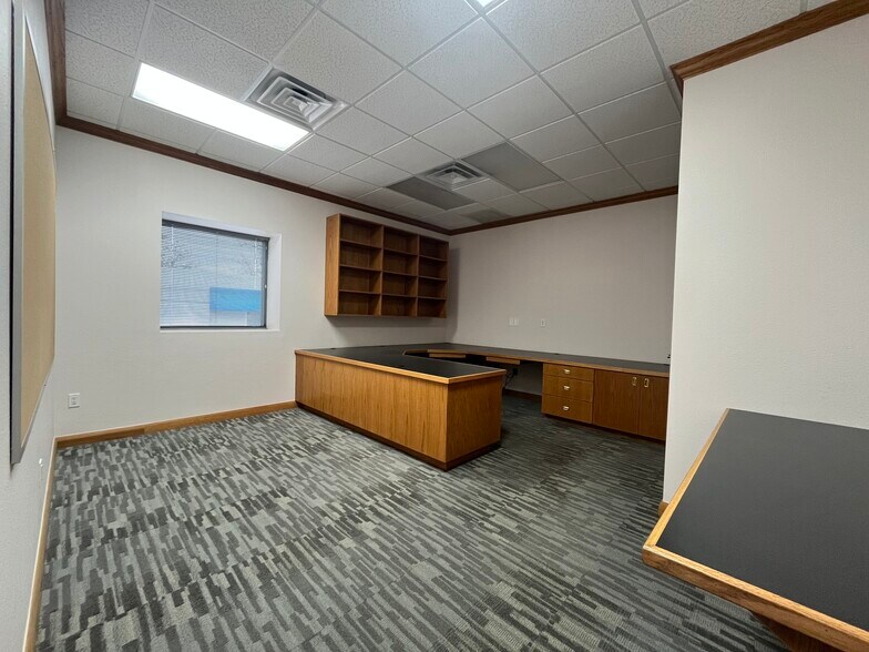 More Photos Of 10858 FM 346 W, Flint Office For Sale