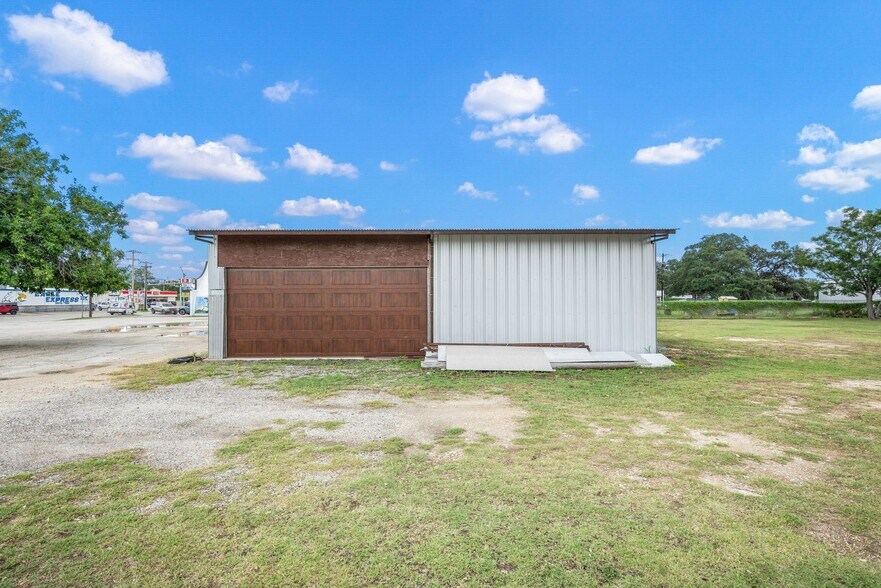 More Photos Of 1421 2nd St, Pleasanton Auto Repair For Sale
