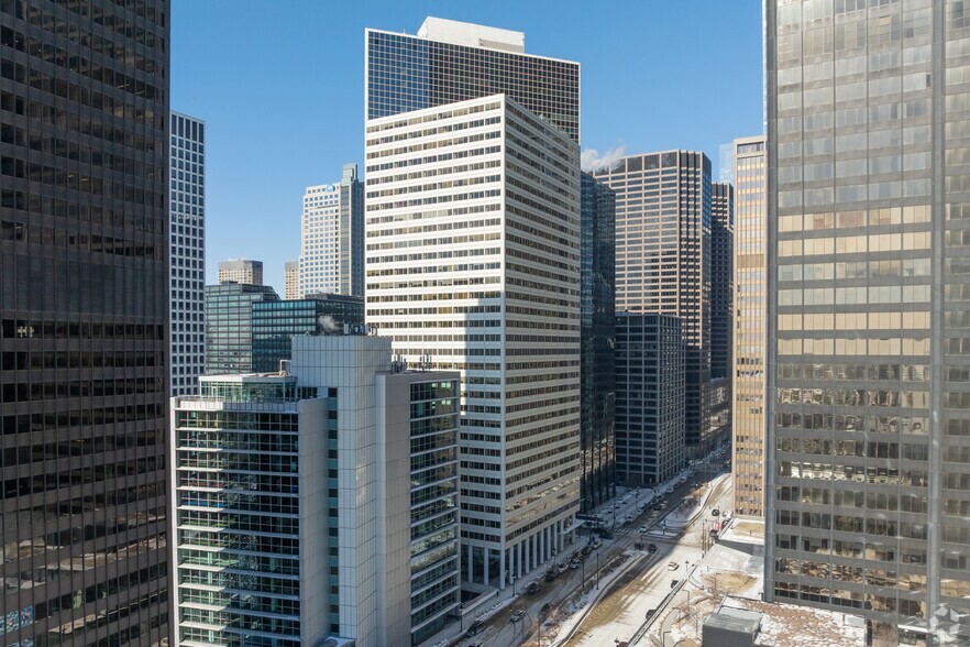 More Photos Of 200 S Wacker Dr, Chicago Coworking Space