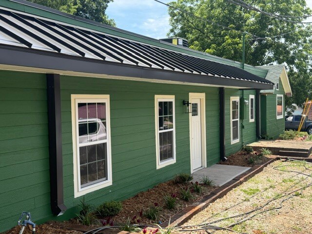 More Photos Of 68 Circle Dr, Marion Light Manufacturing For Sale