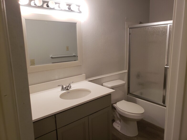 More Photos Of 406 E George St, Kent Apartments For Sale