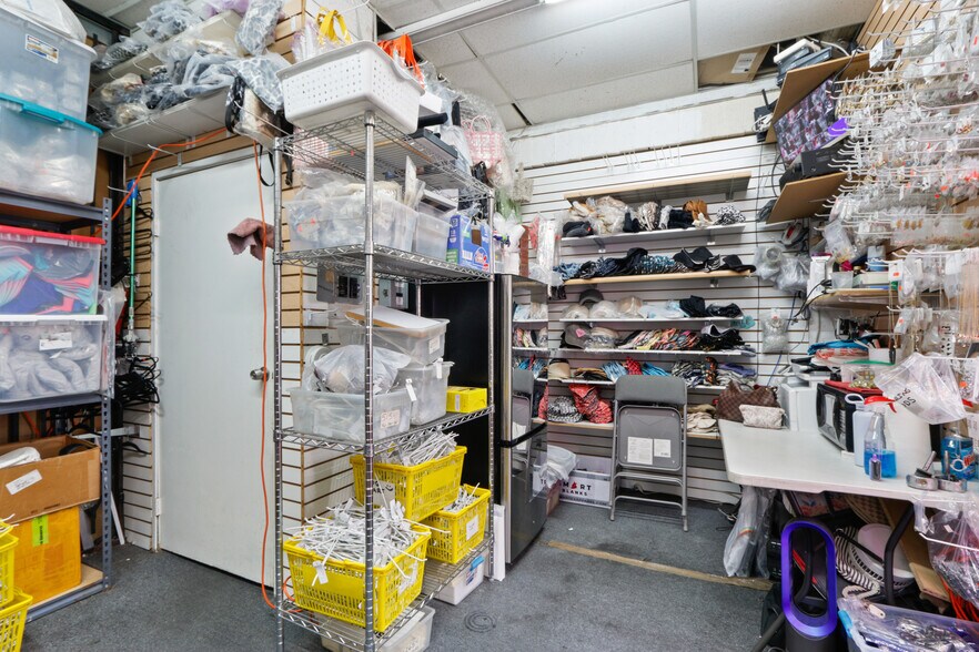 More Photos Of 1152 Santee Alley, Los Angeles Storefront For Lease