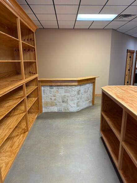 More Photos Of 1274 Blake Rd, Conroe Office For Lease
