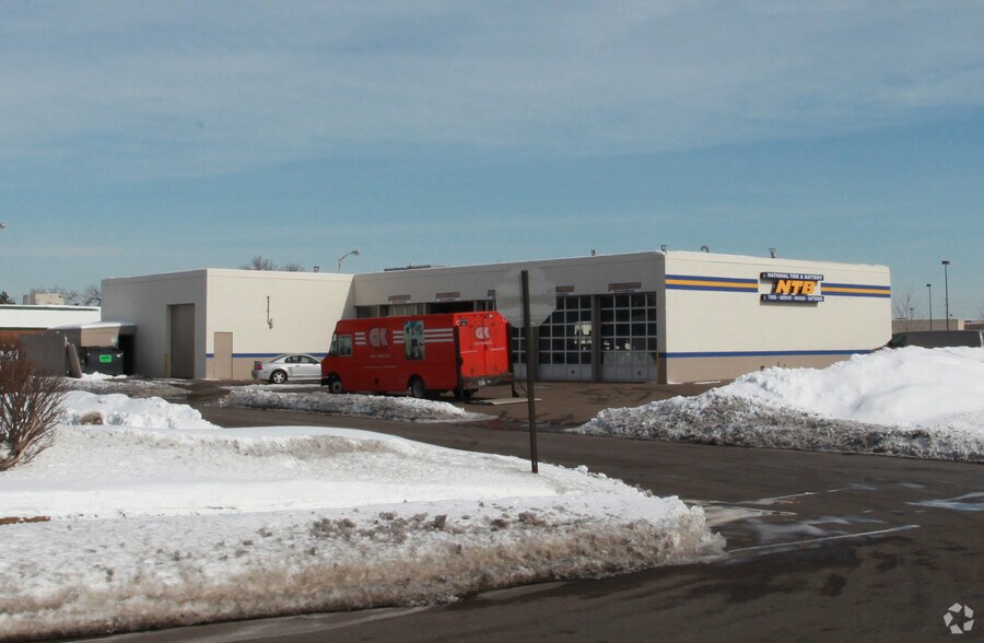 More Photos Of 5501 N Xerxes Ave, Minneapolis Auto Repair For Sale