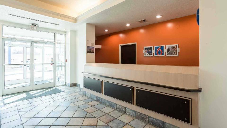 More Photos Of 1334 N Washington St, Dale Hotel For Sale