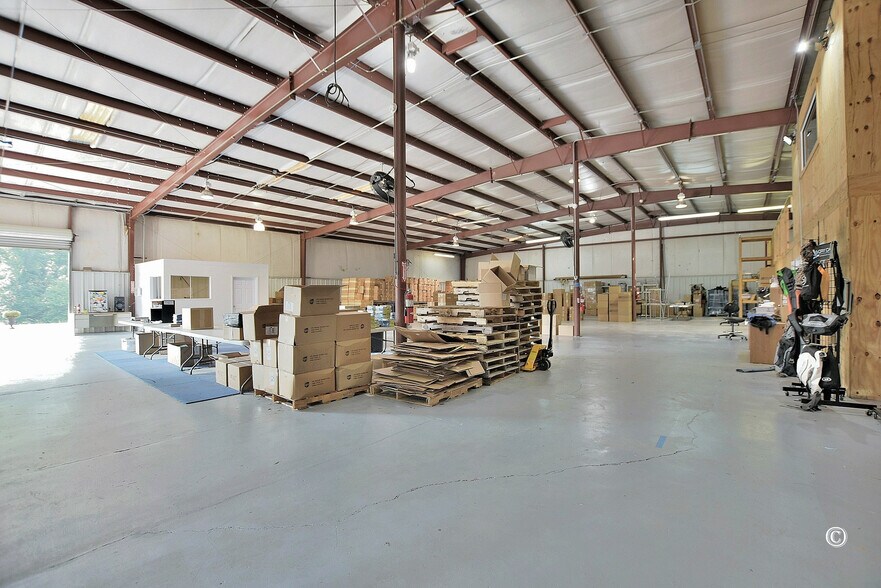 More Photos Of 300 Delano Dr, Manchester Warehouse For Sale