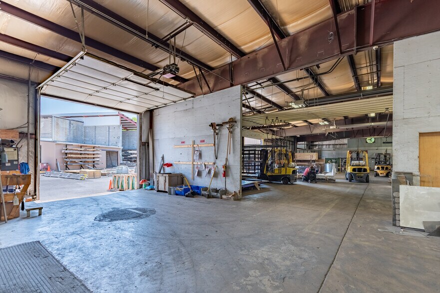 More Photos Of 36 W Pennsylvania Ave, Walkersville Warehouse For Sale