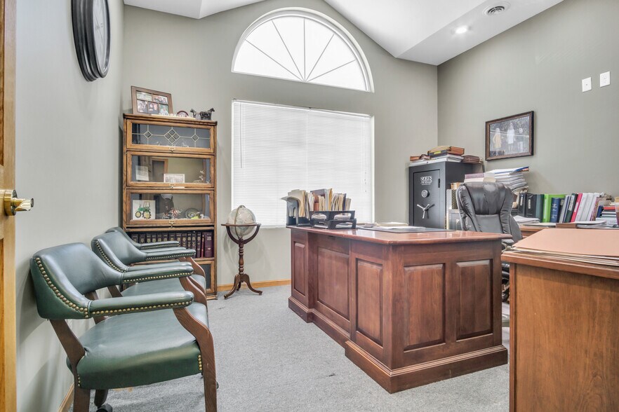 More Photos Of 5308 Parklane Dr, Kearney Serviced Offices For Sale