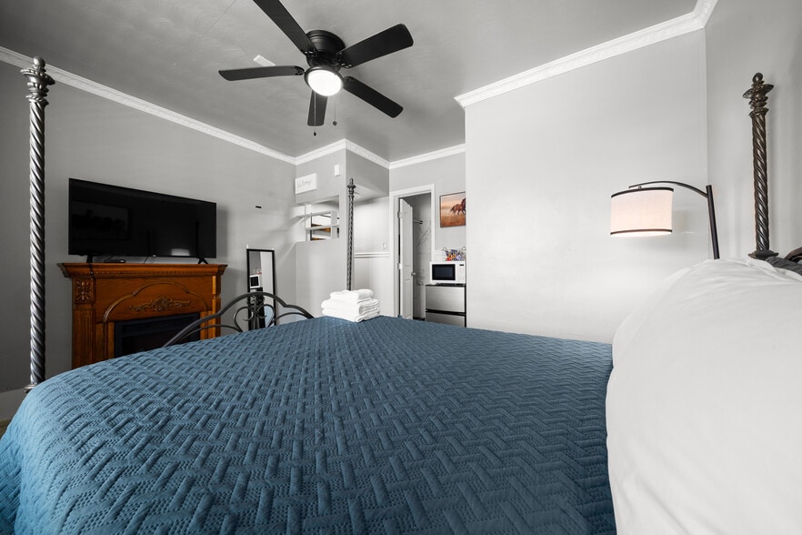 More Photos Of 215 S Pine Ave, Ocala Hotel For Sale