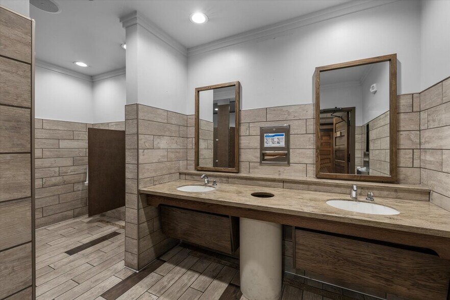 More Photos Of 1445 Center Dr, Medford Restaurant For Lease