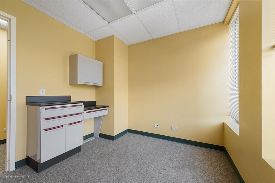 More Photos Of 507 W Kendall Dr, Yorkville Medical For Lease