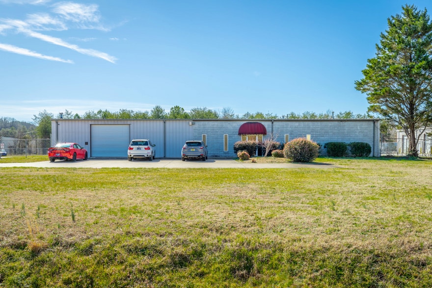 More Photos Of 218 Industrial Park Dr, Soddy Daisy Light Distribution For Sale